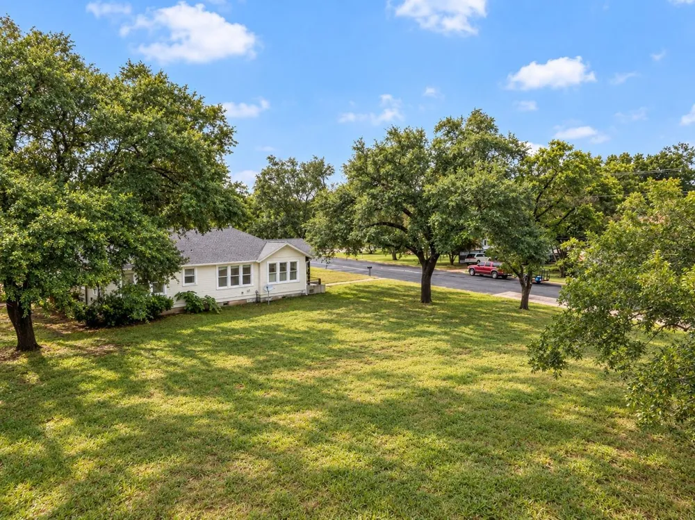 918 S Madison Street La Grange, TX 78945