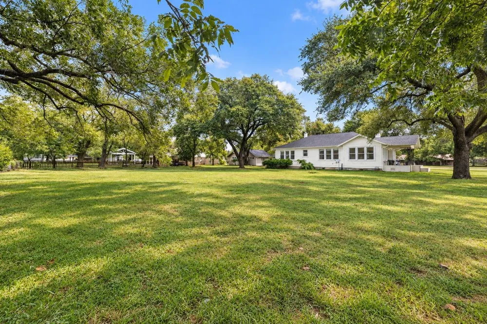 918 S Madison Street La Grange, TX 78945