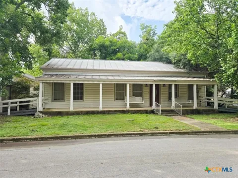 695 W Klingemann Street