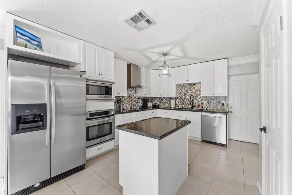728 NE 9TH AVENUE Boynton Beach, FL 33435