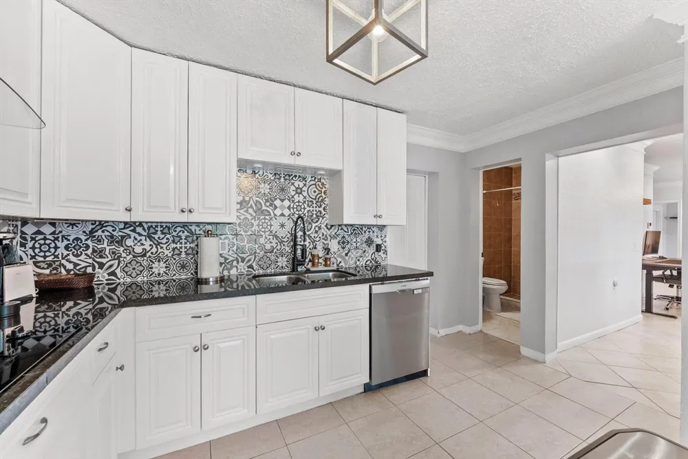 728 NE 9TH AVENUE Boynton Beach, FL 33435
