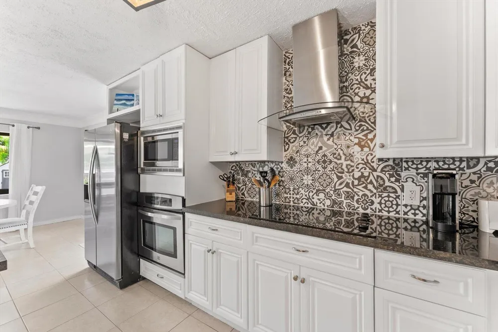 728 NE 9TH AVENUE Boynton Beach, FL 33435