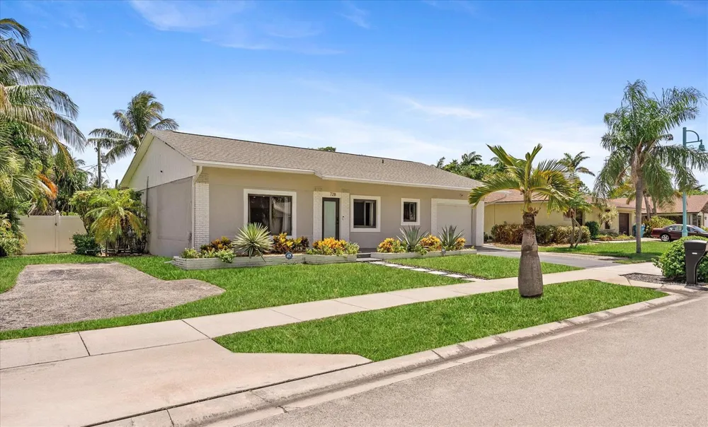 728 NE 9TH AVENUE Boynton Beach, FL 33435