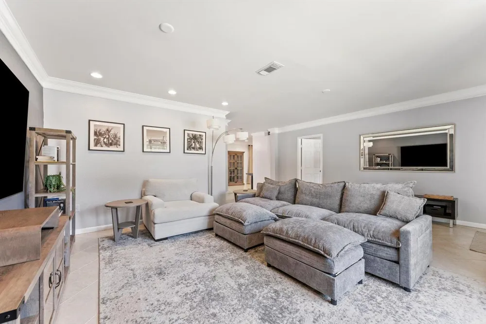 728 NE 9TH AVENUE Boynton Beach, FL 33435