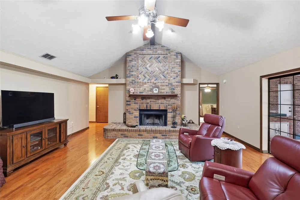 411 SUMMIT CHASE DRIVE Valrico, FL 33594