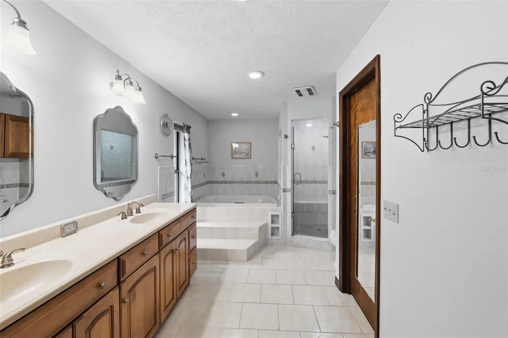 411 SUMMIT CHASE DRIVE Valrico, FL 33594