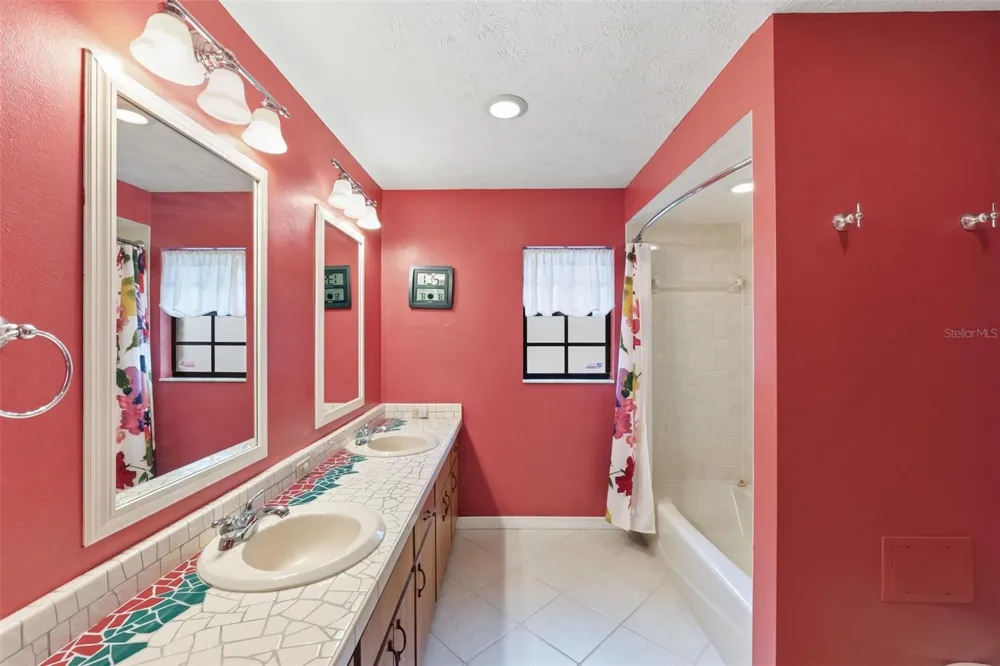 411 SUMMIT CHASE DRIVE Valrico, FL 33594