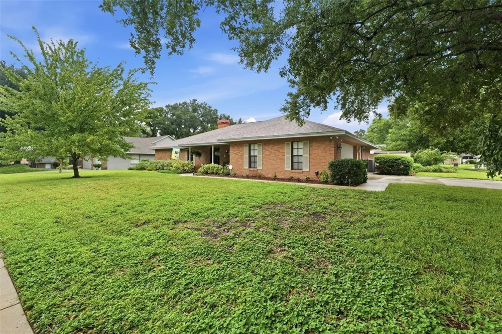 411 SUMMIT CHASE DRIVE Valrico, FL 33594