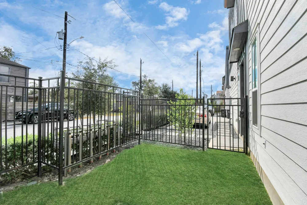 829 Emile Street Houston, TX 77020