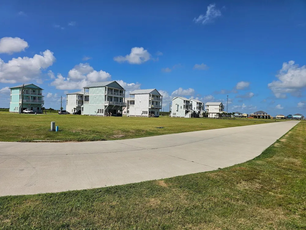 618 Arlo Terrace Gilchrist, TX 77617