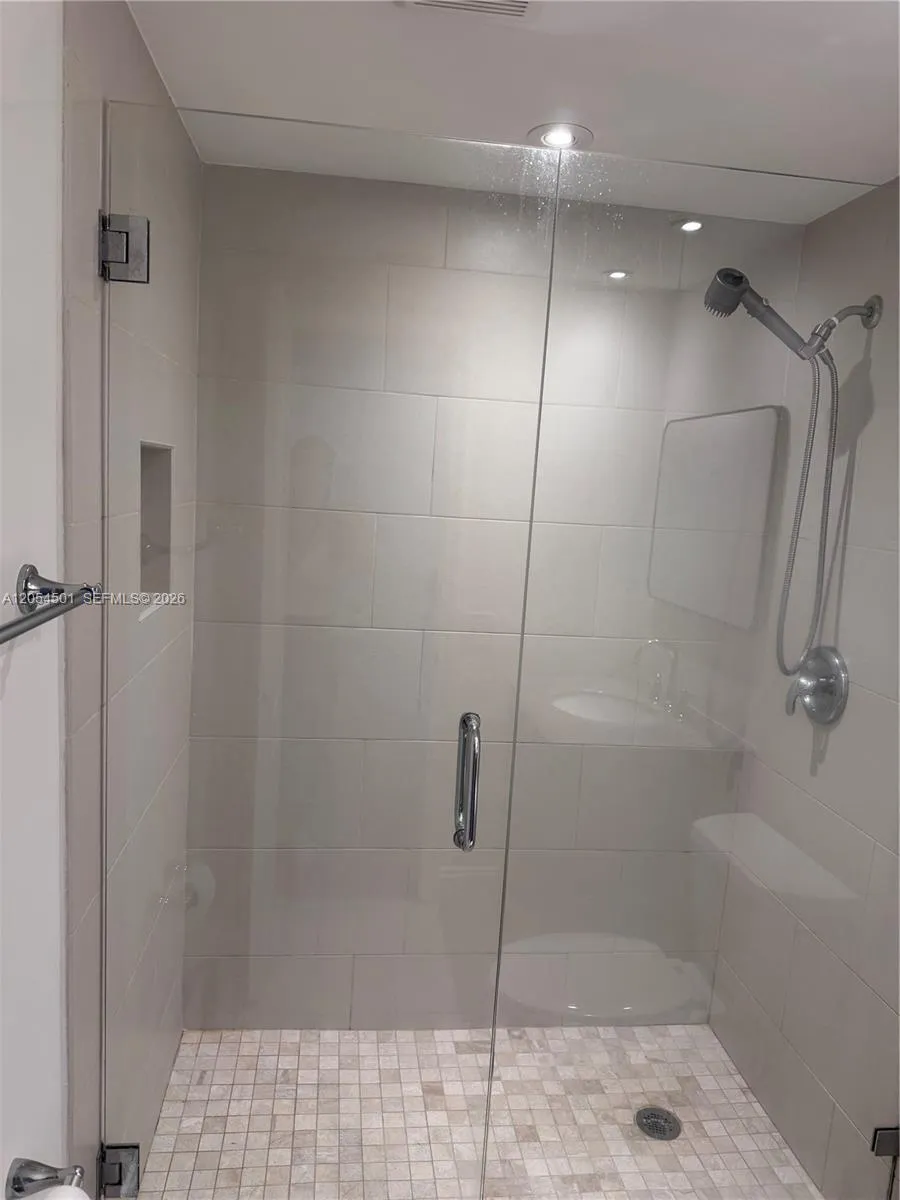 6705 Kendall Dr #301 Pinecrest, FL 33156