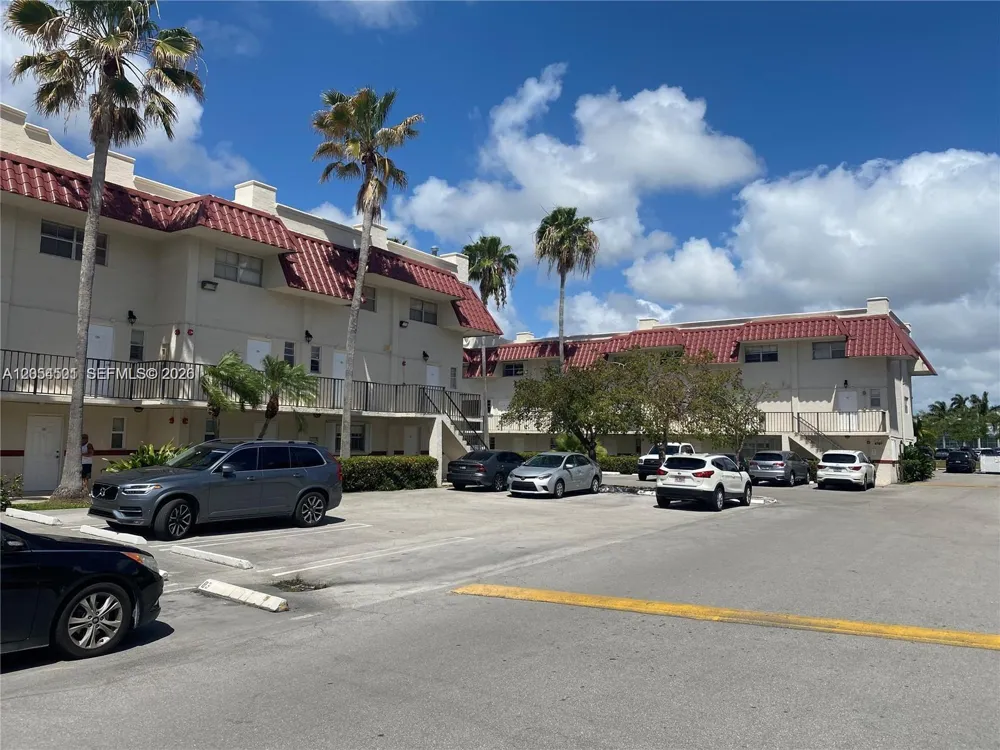 6705 Kendall Dr #301 Pinecrest, FL 33156