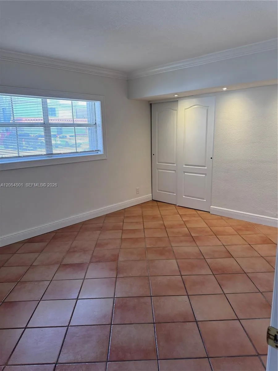 6705 Kendall Dr #301 Pinecrest, FL 33156
