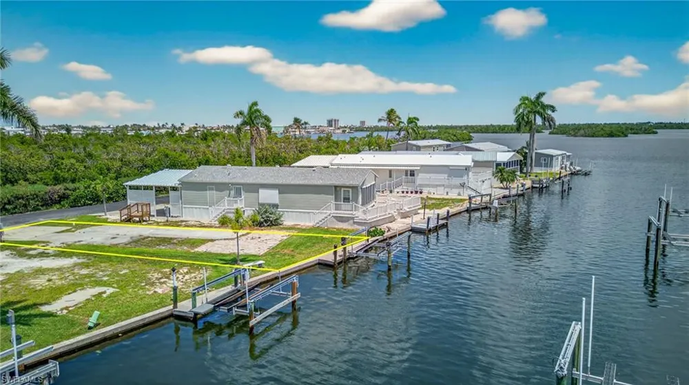 8 Galleon Way Fort Myers Beach, FL 33931