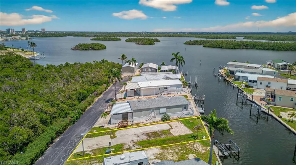 8 Galleon Way Fort Myers Beach, FL 33931