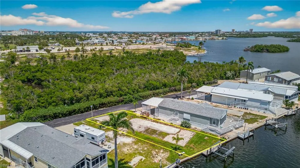 8 Galleon Way Fort Myers Beach, FL 33931