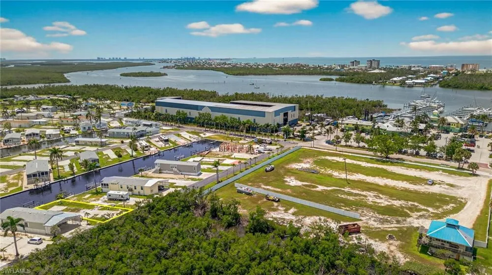 8 Galleon Way Fort Myers Beach, FL 33931