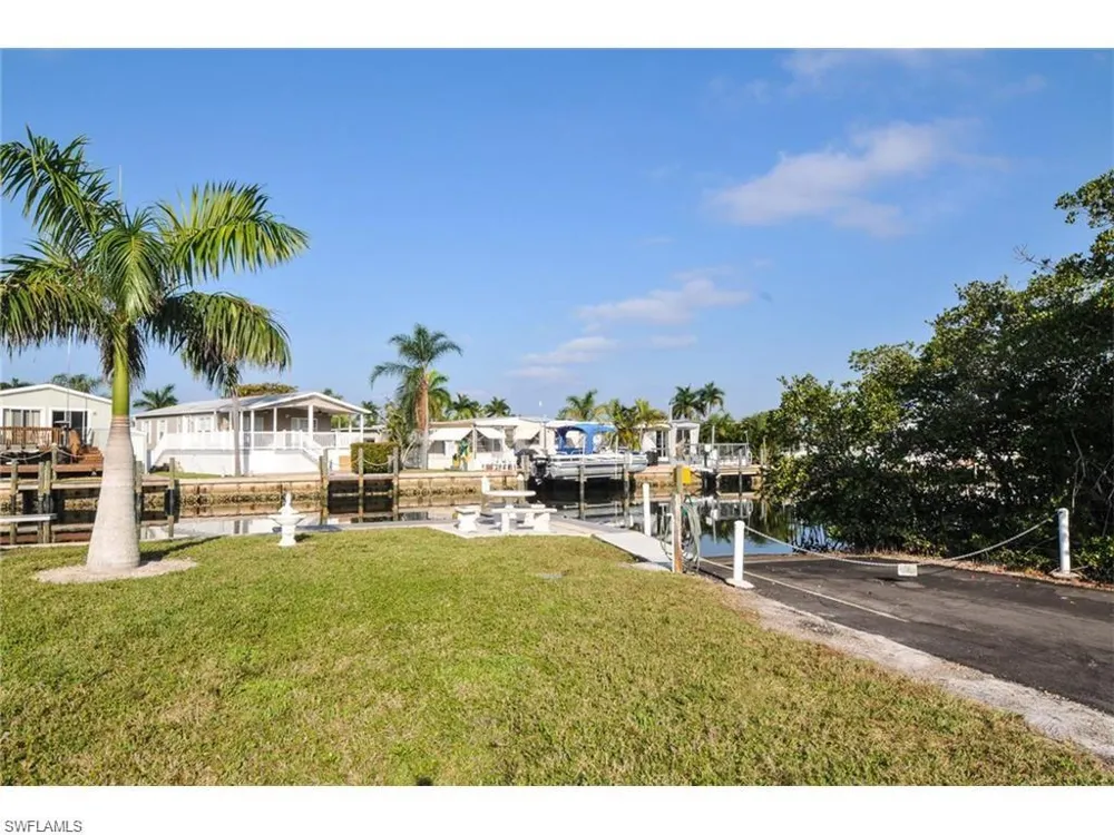 8 Galleon Way Fort Myers Beach, FL 33931