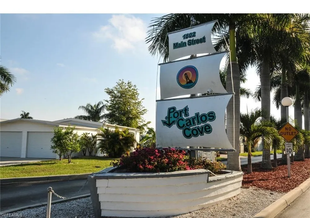 8 Galleon Way Fort Myers Beach, FL 33931