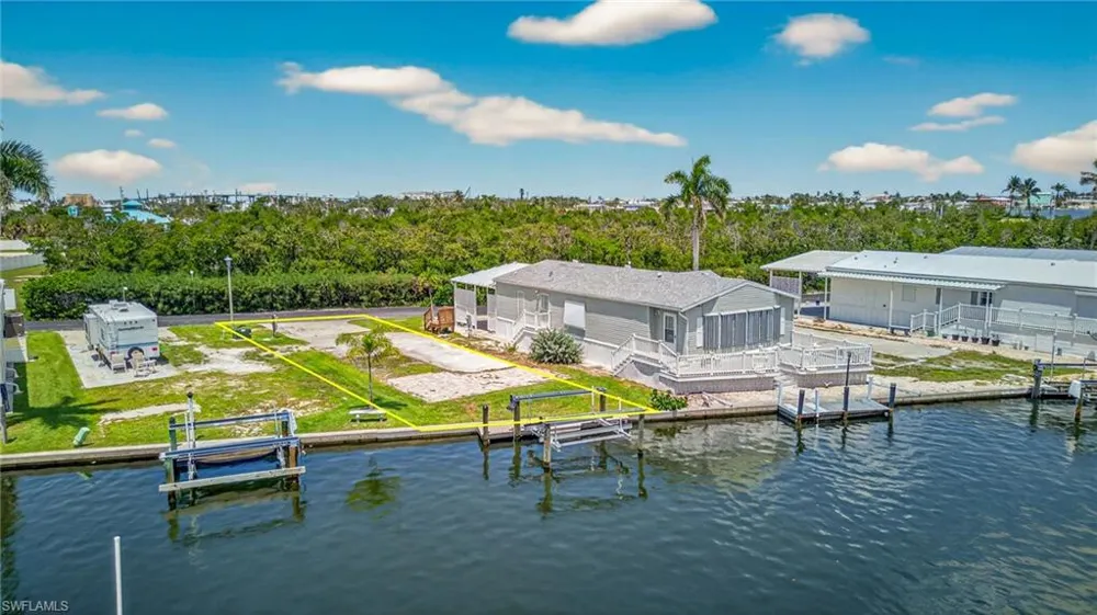8 Galleon Way Fort Myers Beach, FL 33931