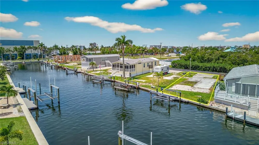 8 Galleon Way Fort Myers Beach, FL 33931