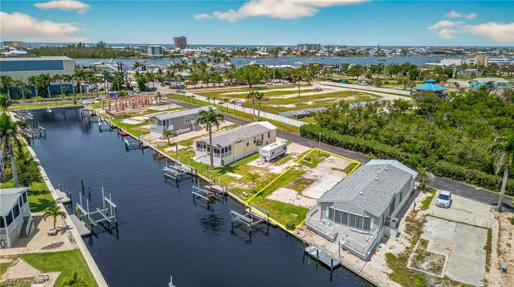 8 Galleon Way Fort Myers Beach, FL 33931