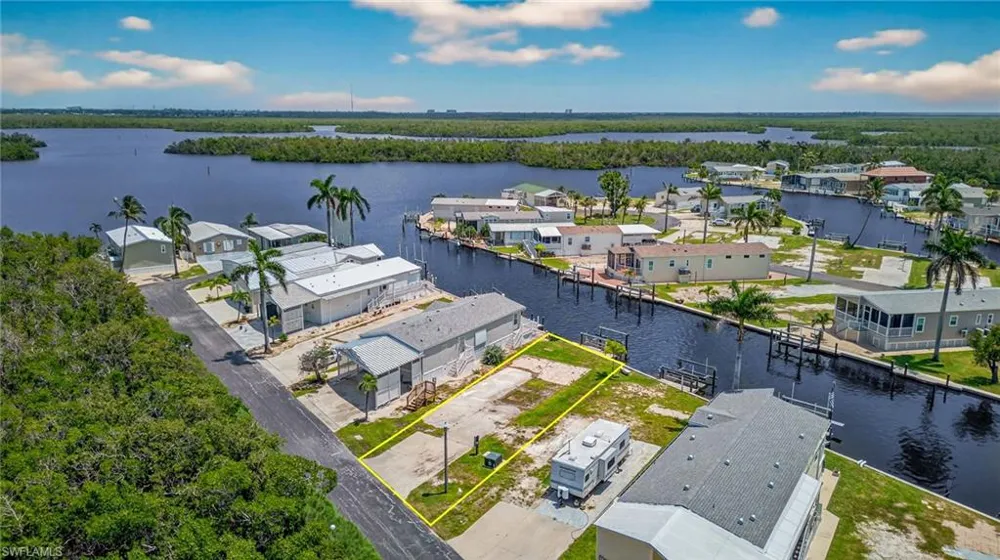 8 Galleon Way Fort Myers Beach, FL 33931