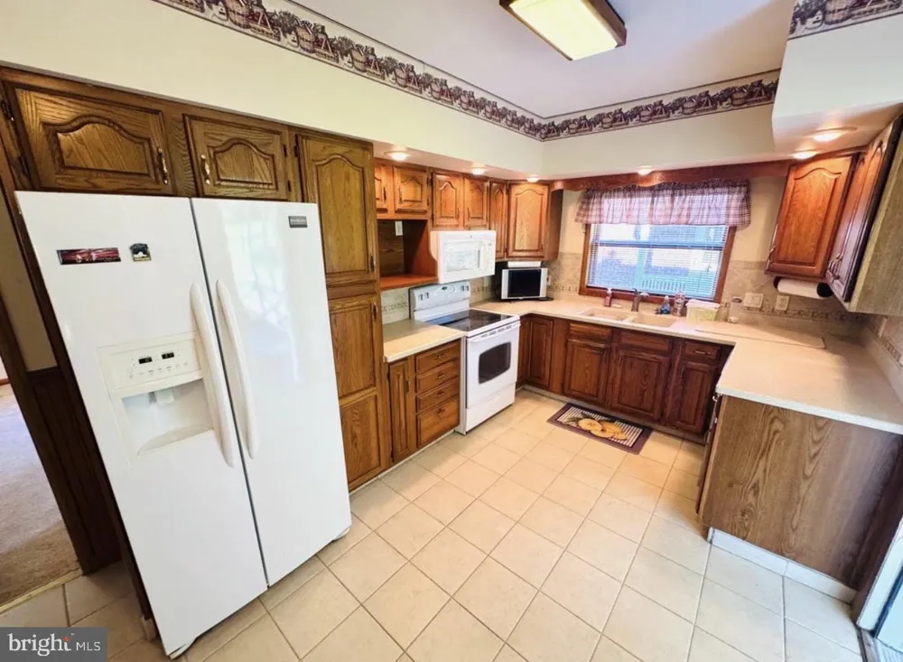 8 LOOMIS PARK RD Hanover Township, PA 18706