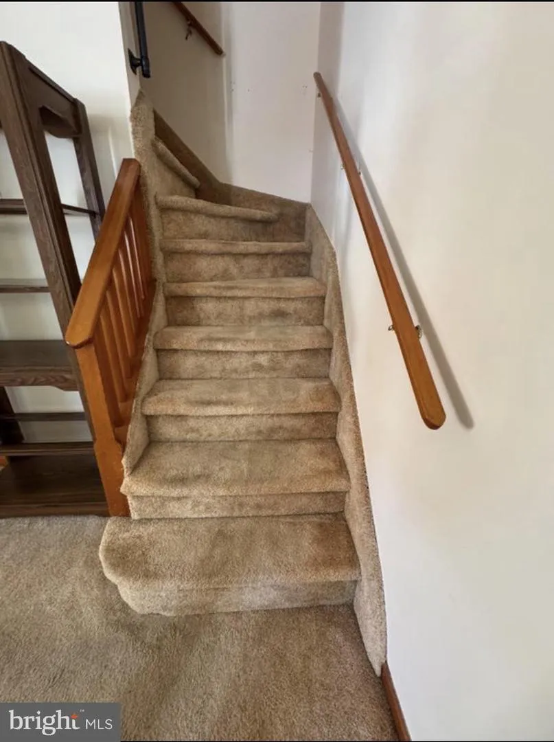 8 LOOMIS PARK RD Hanover Township, PA 18706