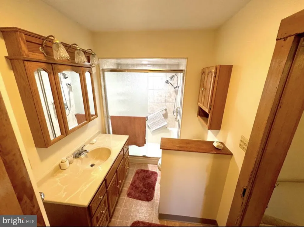 8 LOOMIS PARK RD Hanover Township, PA 18706