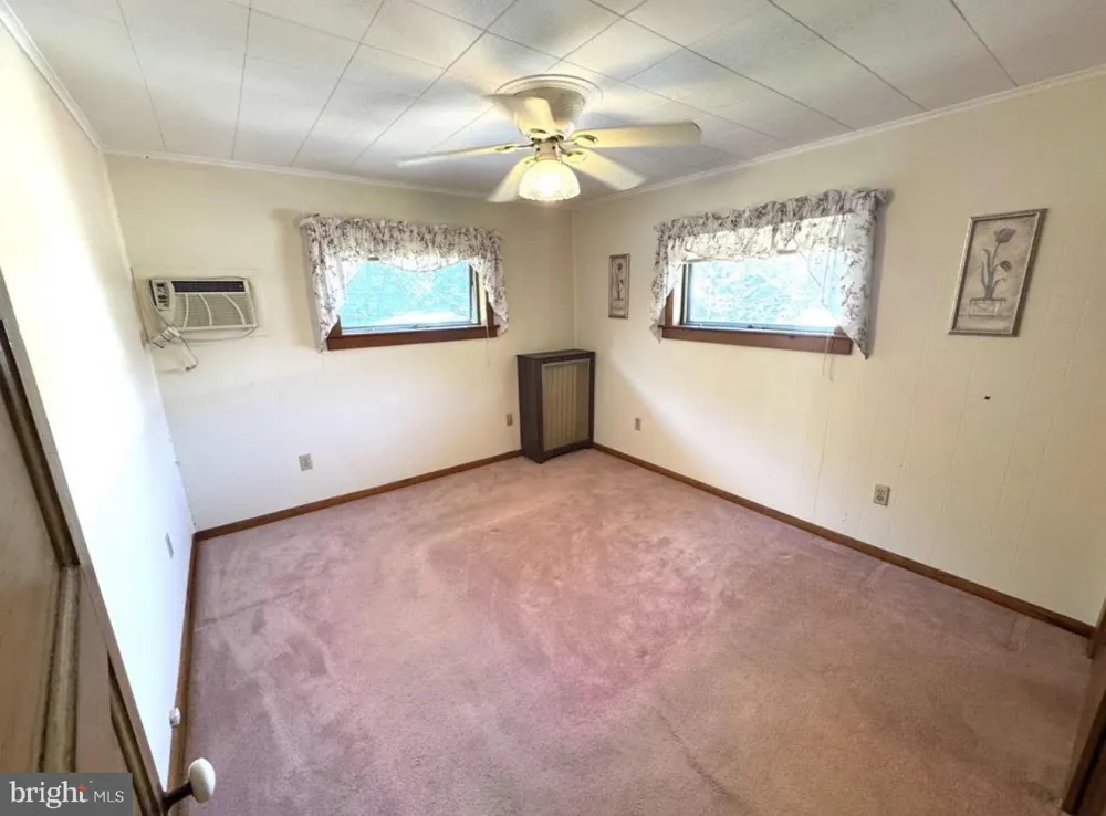8 LOOMIS PARK RD Hanover Township, PA 18706
