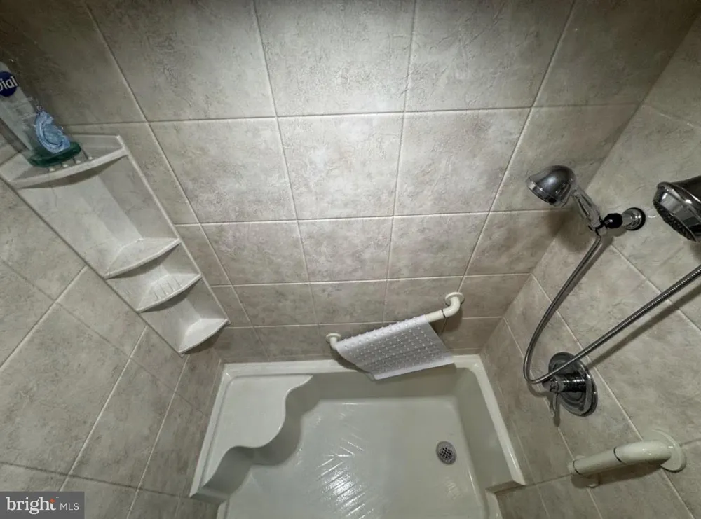 8 LOOMIS PARK RD Hanover Township, PA 18706