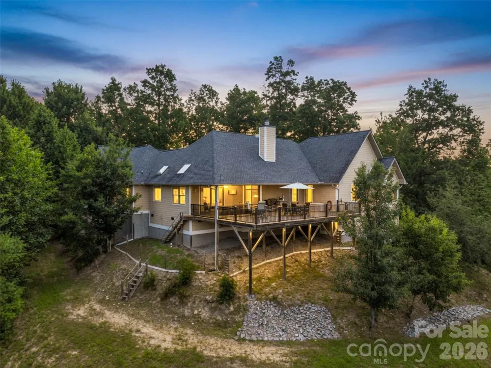 930 Big Raven Lane Saluda, NC 28773