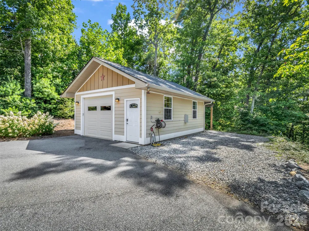 930 Big Raven Lane Saluda, NC 28773