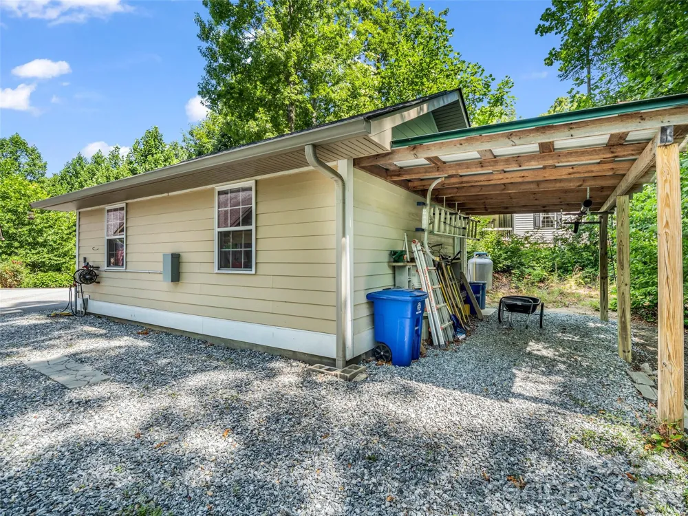 930 Big Raven Lane Saluda, NC 28773