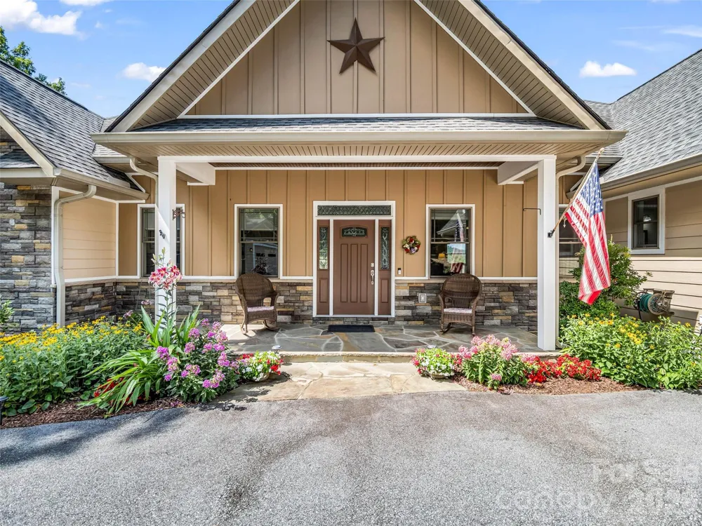 930 Big Raven Lane Saluda, NC 28773