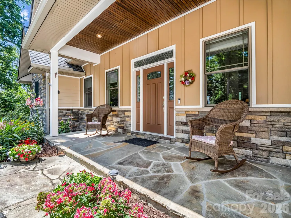 930 Big Raven Lane Saluda, NC 28773
