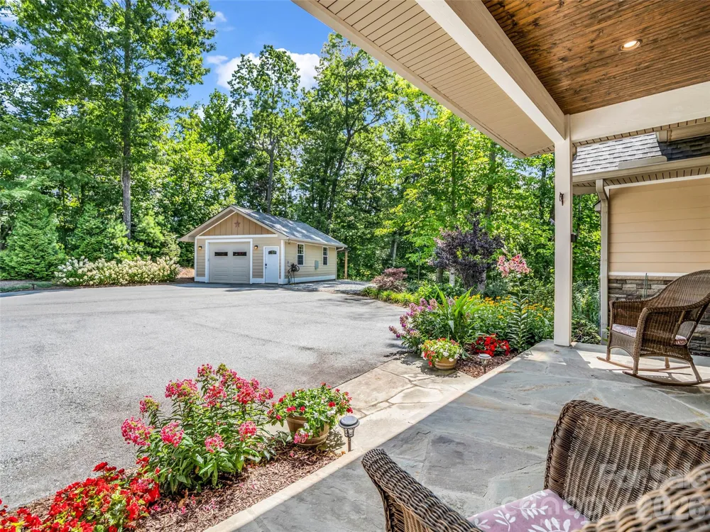 930 Big Raven Lane Saluda, NC 28773