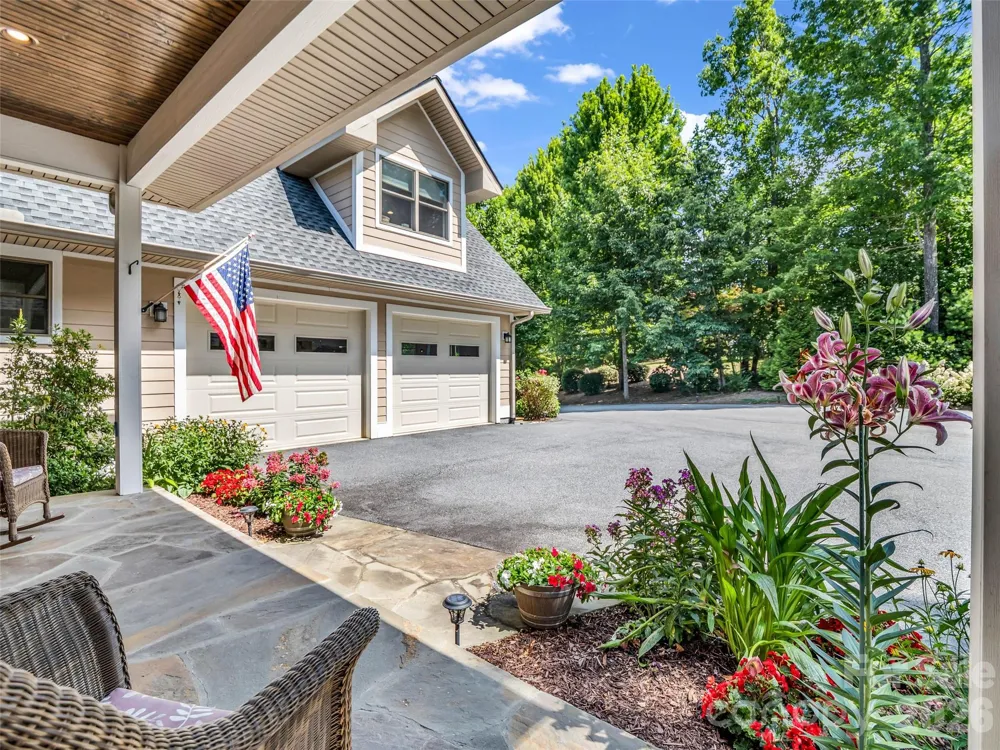 930 Big Raven Lane Saluda, NC 28773