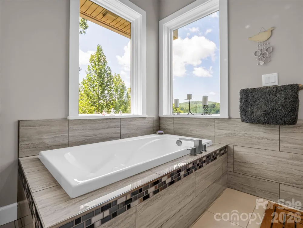 930 Big Raven Lane Saluda, NC 28773