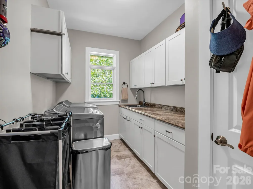 930 Big Raven Lane Saluda, NC 28773