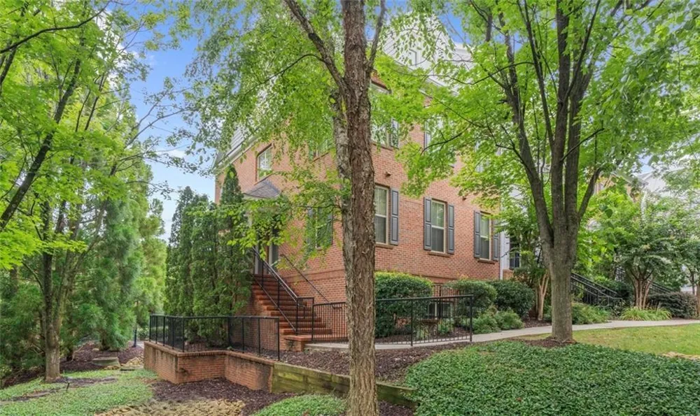 199 Le Gran Court Sandy Springs, GA 30328