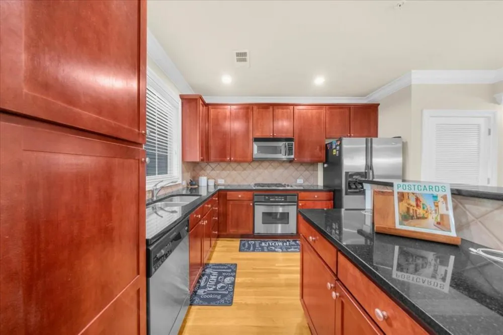199 Le Gran Court Sandy Springs, GA 30328