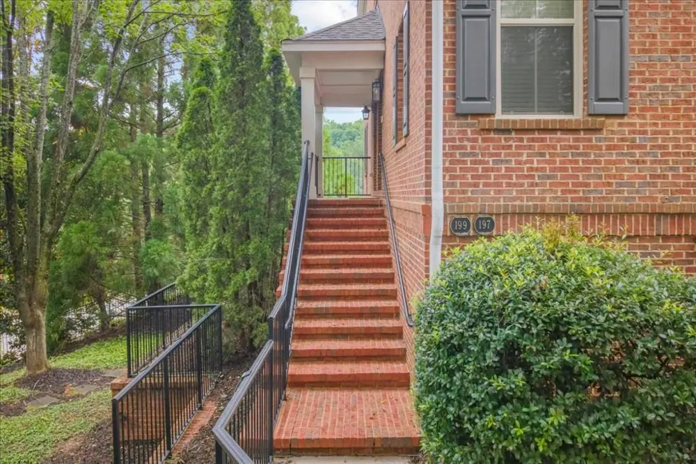 199 Le Gran Court Sandy Springs, GA 30328