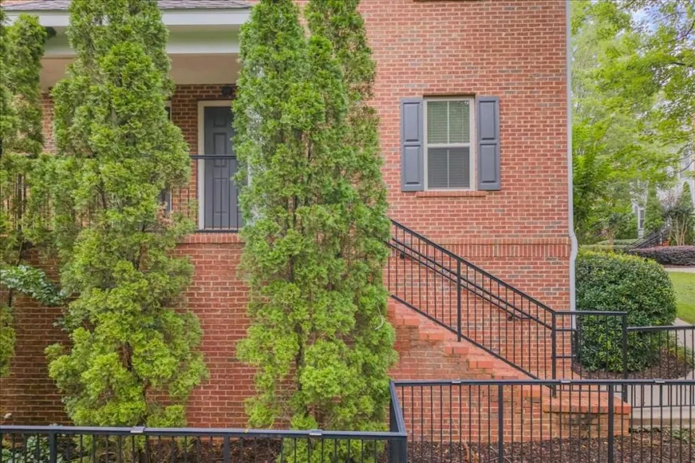 199 Le Gran Court Sandy Springs, GA 30328