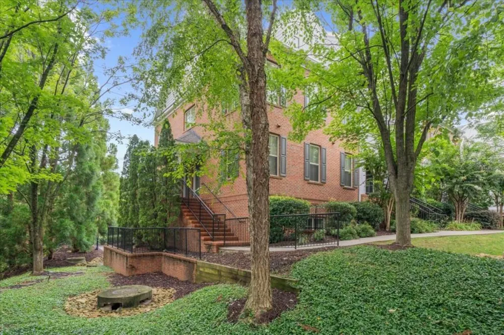 199 Le Gran Court Sandy Springs, GA 30328