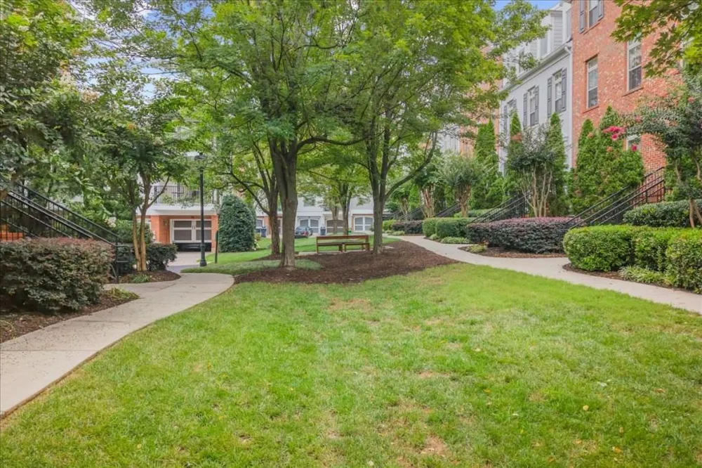 199 Le Gran Court Sandy Springs, GA 30328