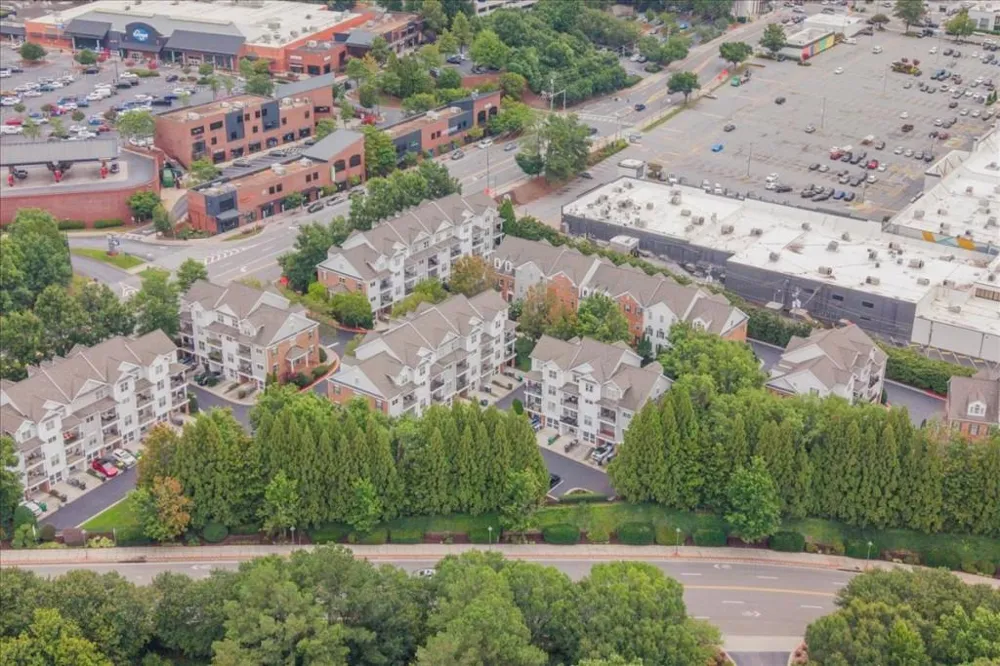 199 Le Gran Court Sandy Springs, GA 30328
