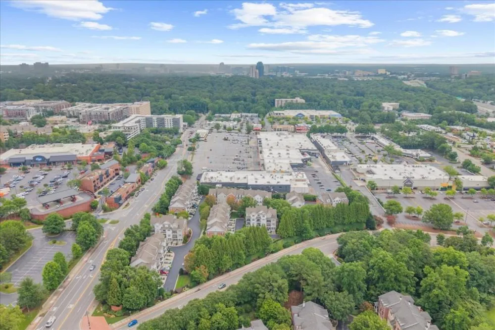 199 Le Gran Court Sandy Springs, GA 30328