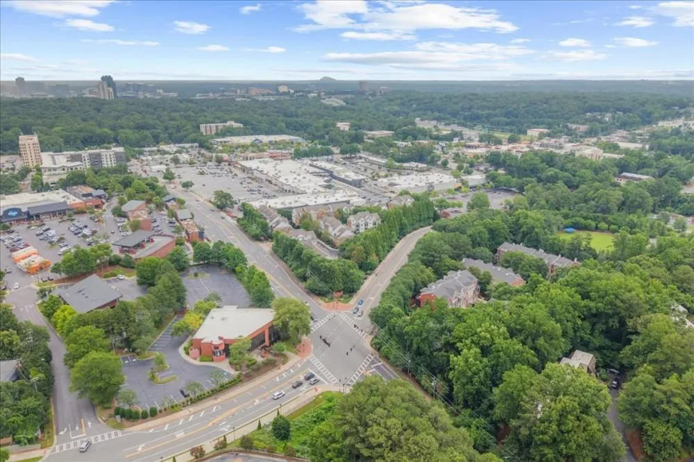 199 Le Gran Court Sandy Springs, GA 30328